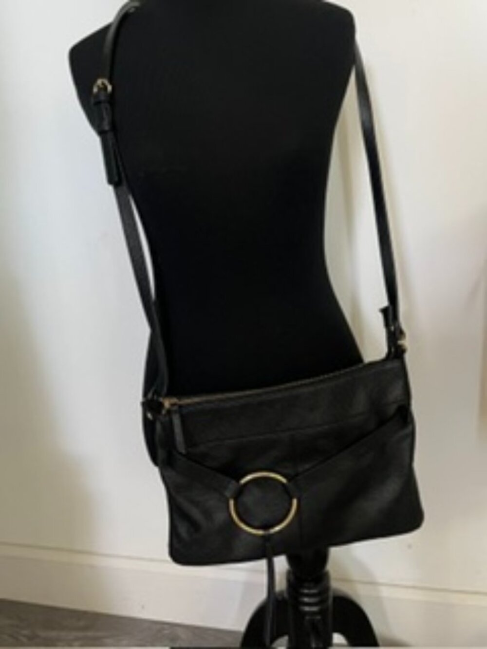 🧡3/$15 Melrose and Market Black Leather Crossbody Bag w/ Gold Hardware Ring